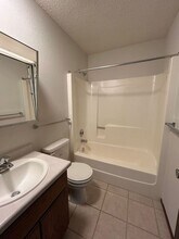 321 SE 1st Ave in Lonsdale, MN - Foto de edificio - Building Photo