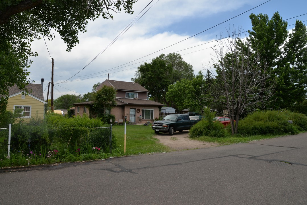 1015 S Ames St in Lakewood, CO - Foto de edificio