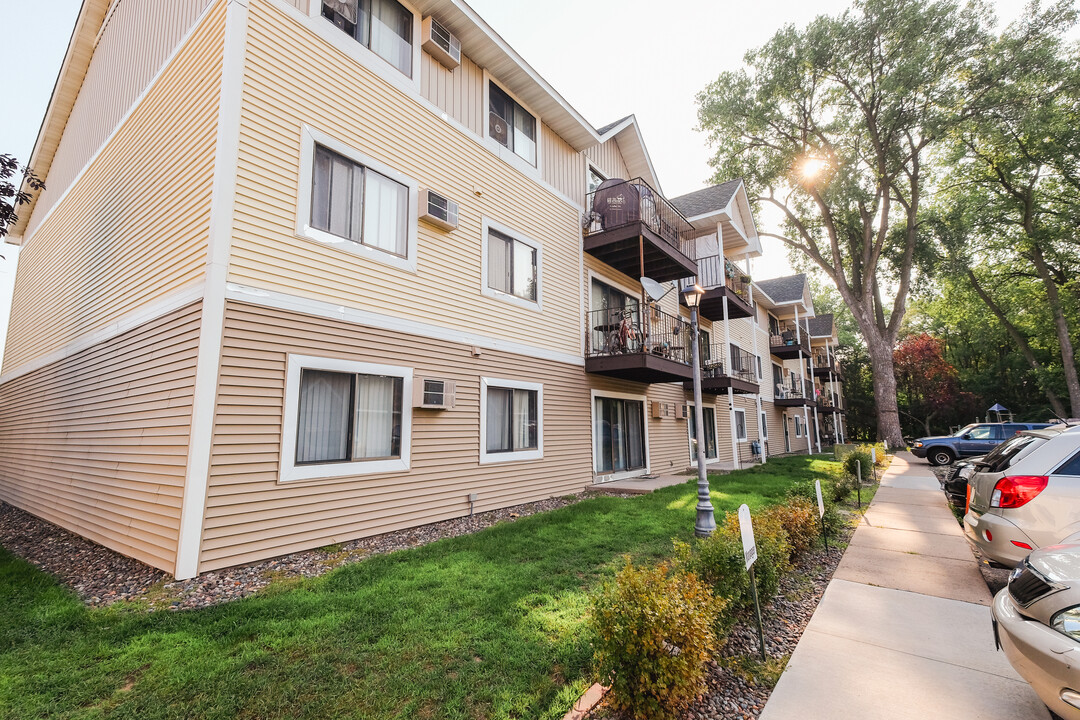 Wedgewood Place Apartments in Coon Rapids, MN - Building Photo