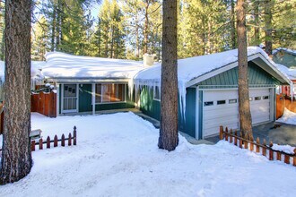 865 Stanford Ave in South Lake Tahoe, CA - Building Photo - Building Photo