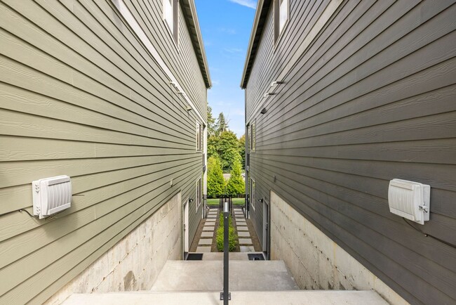 12576 SE 27th Ave in Milwaukie, OR - Building Photo - Building Photo