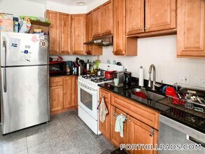 127 Cedar St, Unit 2 in Boston, MA - Foto de edificio - Building Photo