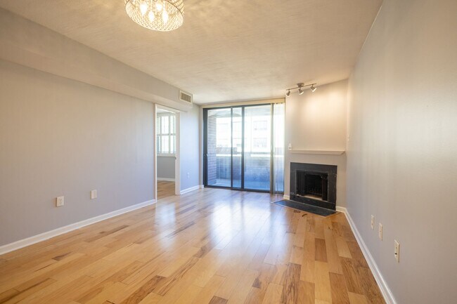 4444 Connecticut Ave NW in Washington, DC - Building Photo - Building Photo