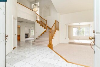 124 Jade Ct in Hercules, CA - Building Photo - Building Photo