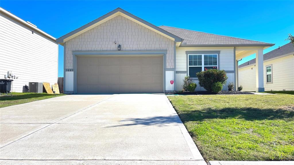 1005 White Birch Ln in Brookshire, TX - Building Photo