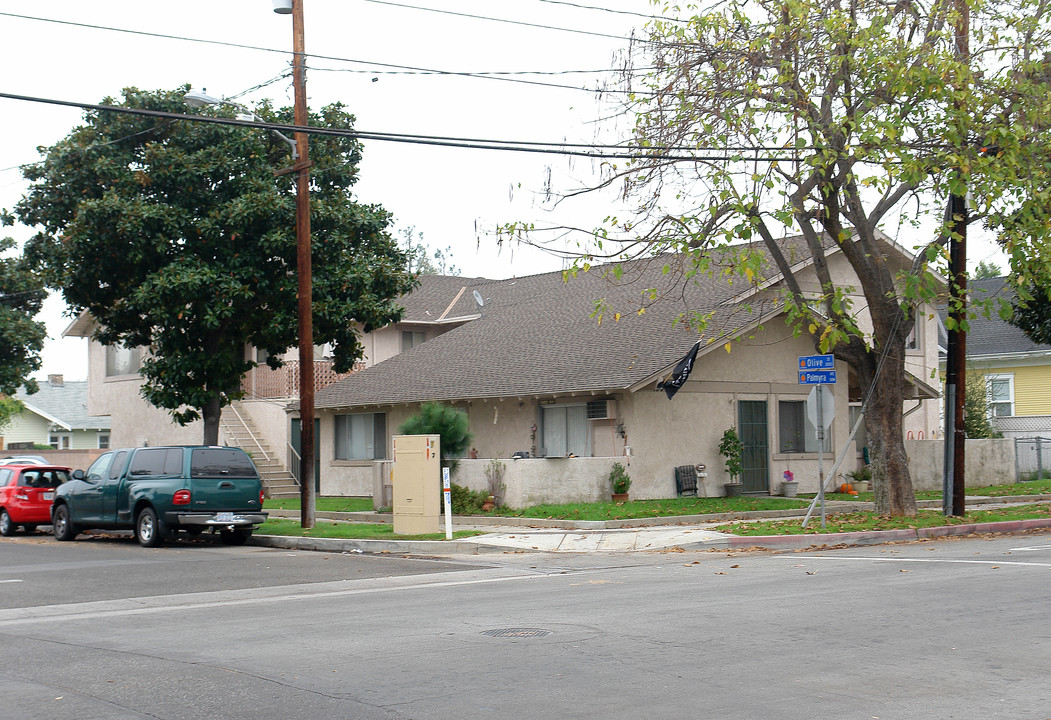 139 W Palmyra Ave in Orange, CA - Foto de edificio