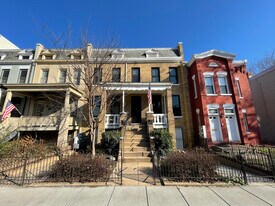 524 14th St SE, Unit 1 in Washington, DC - Building Photo