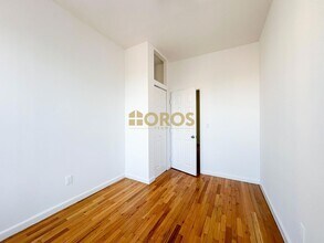 700 E 9th St, Unit 11 in New York, NY - Foto de edificio - Building Photo