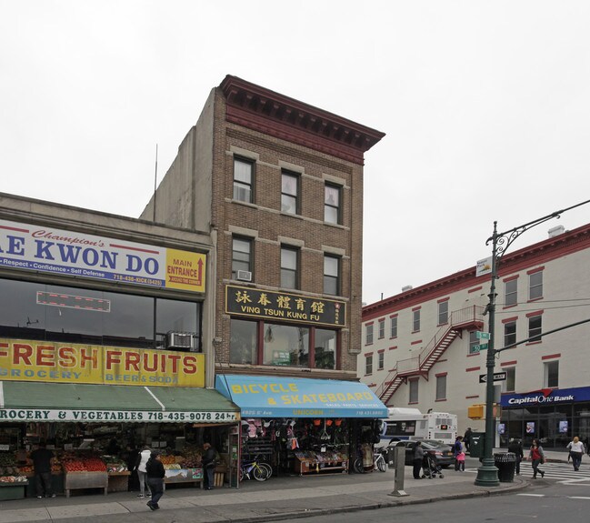 4925 5th Ave in Brooklyn, NY - Foto de edificio - Building Photo