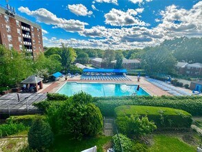 16-32-32 Bell Blvd in Queens, NY - Building Photo - Building Photo