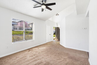 1447 E Oakwood Ln in Springfield, MO - Foto de edificio - Building Photo
