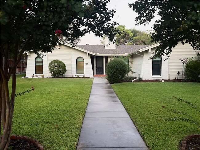property at 2906 Whitemarsh Cir