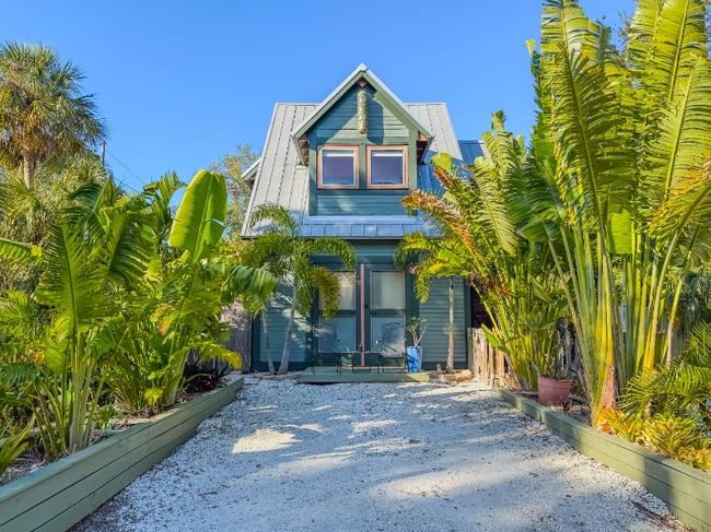 5113 31st Ave S in Gulfport, FL - Foto de edificio - Building Photo