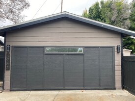4962 Columbus Ave in Los Angeles, CA - Building Photo