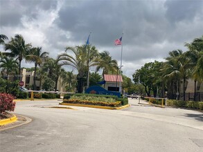 13868 SW 90th Ave in Miami, FL - Building Photo - Building Photo