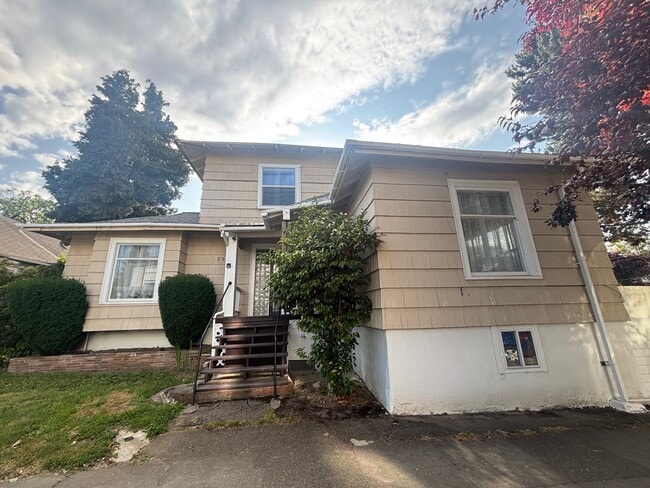 2515 SE 28th Pl in Portland, OR - Foto de edificio - Building Photo