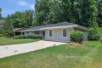 3220 Betty Cir in Decatur, GA - Foto de edificio - Building Photo