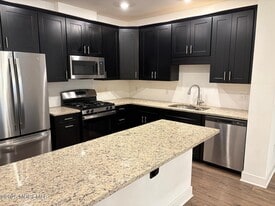 733 Stiller Ln in Monroe Township, NJ - Building Photo