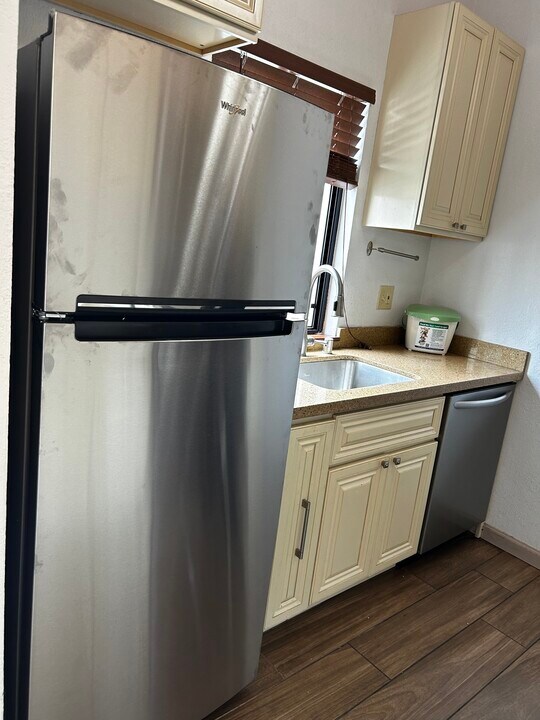 1 Appian Way, Unit 710-6 in South San Francisco, CA - Building Photo