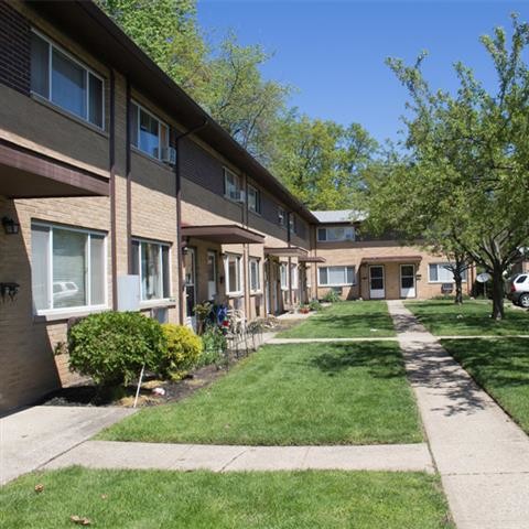 Springcrest Apartments in Willowick, OH - Building Photo