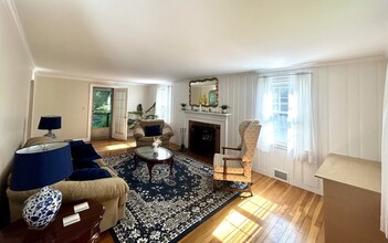 40 Grosvenor Rd in Needham, MA - Building Photo - Building Photo
