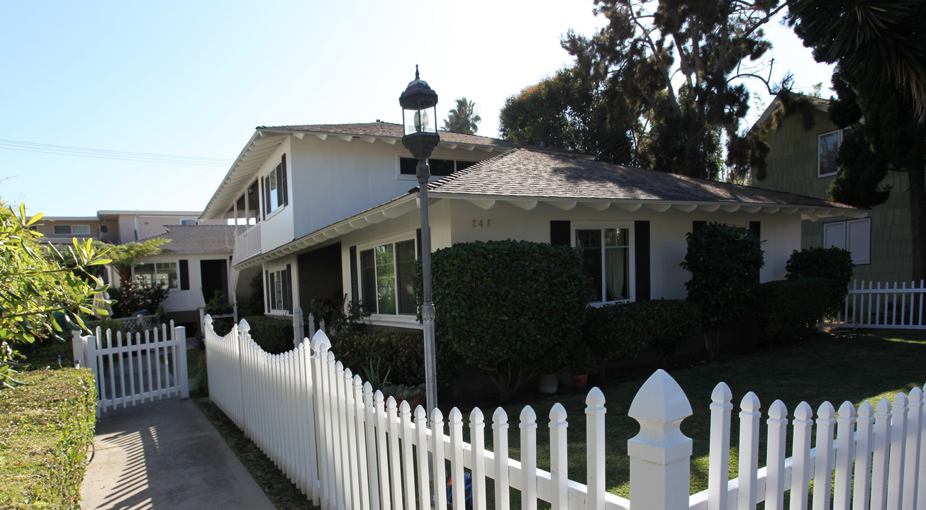 245 Cypress Dr in Laguna Beach, CA - Building Photo