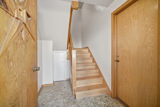 8645 W Summerdale Ave in Chicago, IL - Building Photo - Building Photo