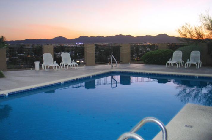 Altamira Apartments in Tucson, AZ - Foto de edificio