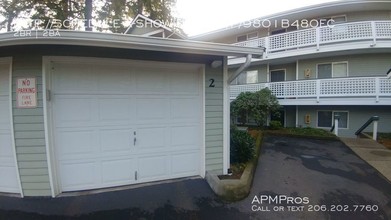 12307 NE 97th St-Unit -Unit B in Kirkland, WA - Foto de edificio - Building Photo