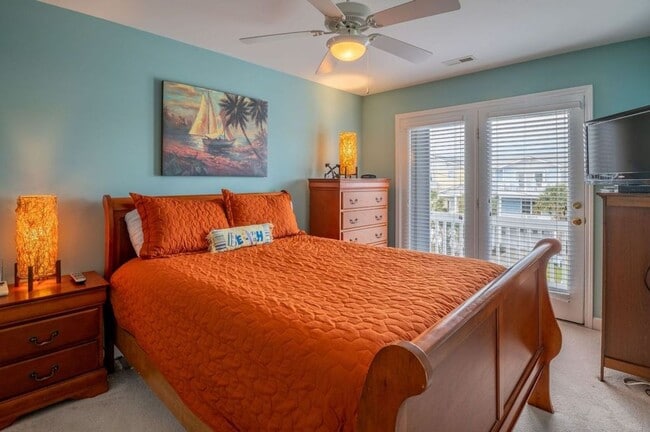 334 N 3rd Ave in Kure Beach, NC - Building Photo - Building Photo