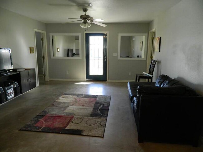 811 W Green in Stephenville, TX - Building Photo - Building Photo