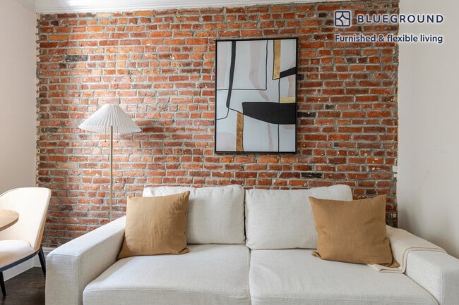 239 Elizabeth St in New York, NY - Building Photo - Building Photo