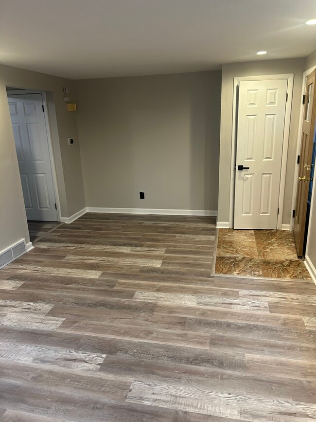 51 Avon St, Unit Left Side in Blasdell, NY - Building Photo - Building Photo