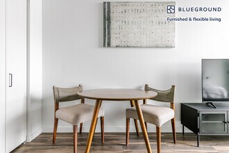 61 W Erie St, Unit SI FL3-ID1402 in Chicago, IL - Building Photo - Building Photo