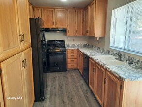 316 Harvest Ln in Santa Rosa, CA - Foto de edificio - Building Photo