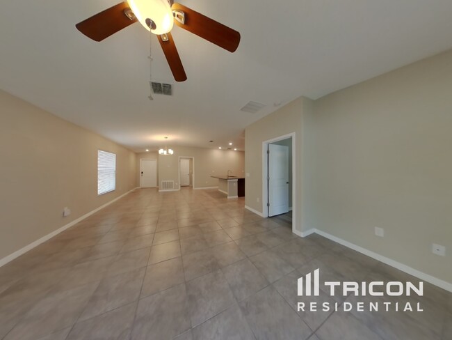 10242 Strawberry Tetra Dr in Riverview, FL - Building Photo - Building Photo