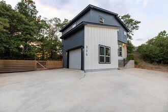 326 Tahitian Dr in Bastrop, TX - Building Photo - Building Photo