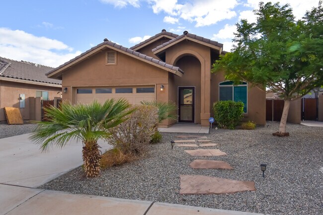 2523 S 41st Ave in Yuma, AZ - Foto de edificio - Building Photo