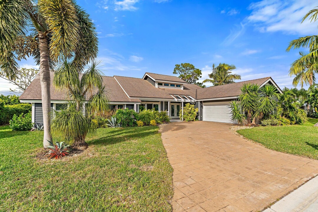 10440 SE Jupiter Narrows Dr in Hobe Sound, FL - Building Photo