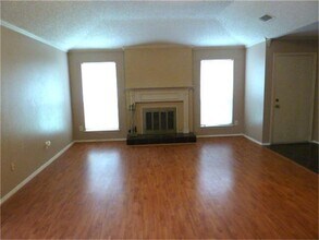 8410 Grand Knolls Dr in Houston, TX - Building Photo - Building Photo