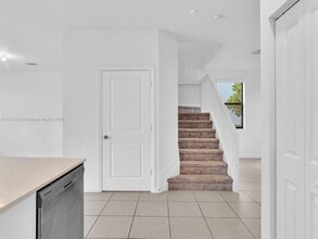 20381 NW 4th Ct in Miami, FL - Foto de edificio - Building Photo