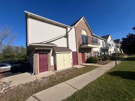 9589 Lakeside Dr in Ypsilanti, MI - Building Photo