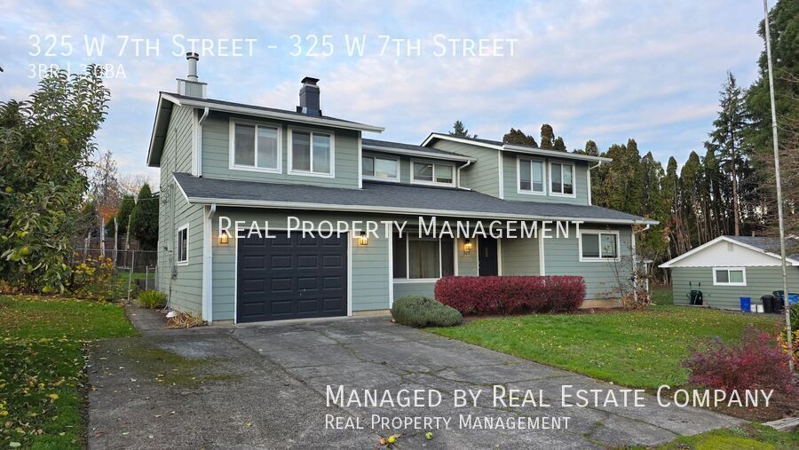 325 W 7th St in La Center, WA - Building Photo