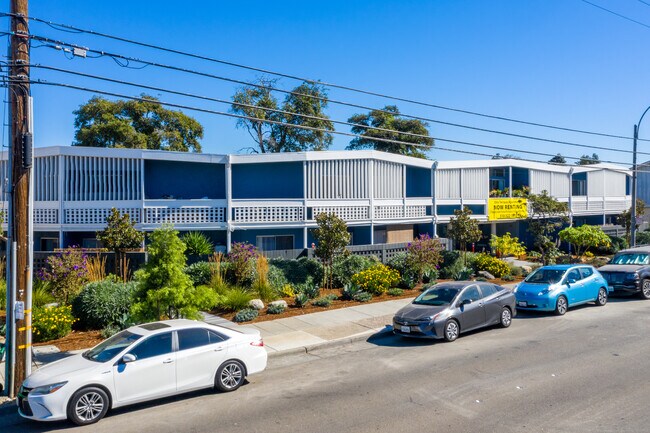 Otis Terrace Apartments in Alameda, CA - Building Photo - Building Photo