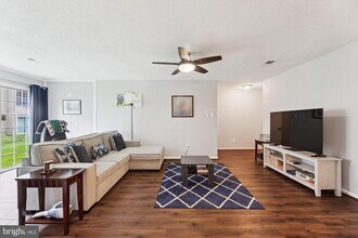 12102 Greenwood Ct in Fairfax, VA - Building Photo - Building Photo
