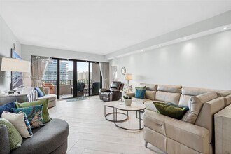 201 Crandon Blvd in Key Biscayne, FL - Building Photo - Building Photo