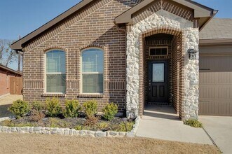 311 High Pt Wy in Justin, TX - Building Photo - Building Photo