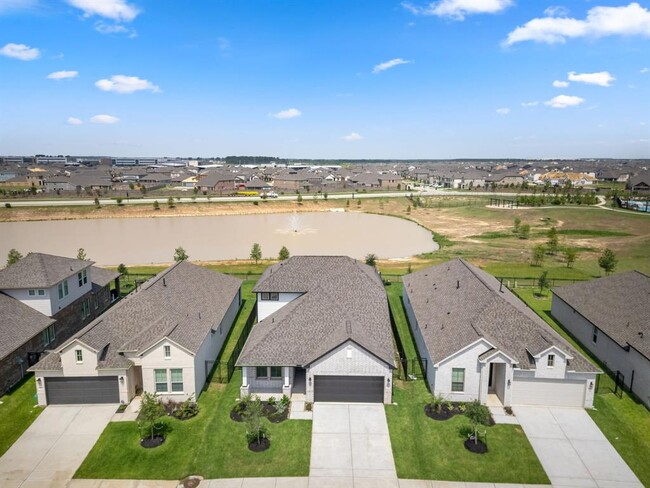 7619 Coral Lk Dr in Cypress, TX - Foto de edificio - Building Photo