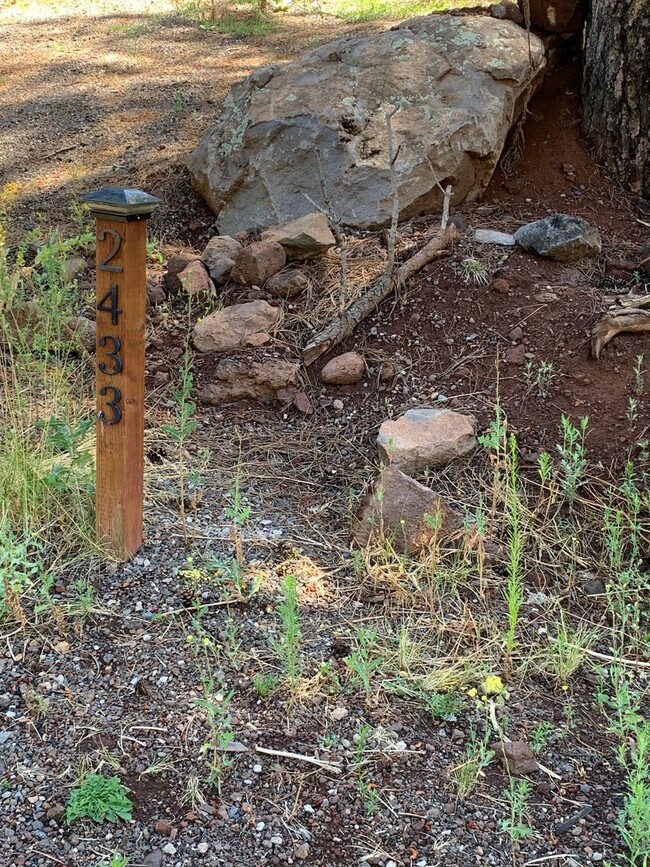 2466 Tolani Trail in Flagstaff, AZ - Foto de edificio - Building Photo