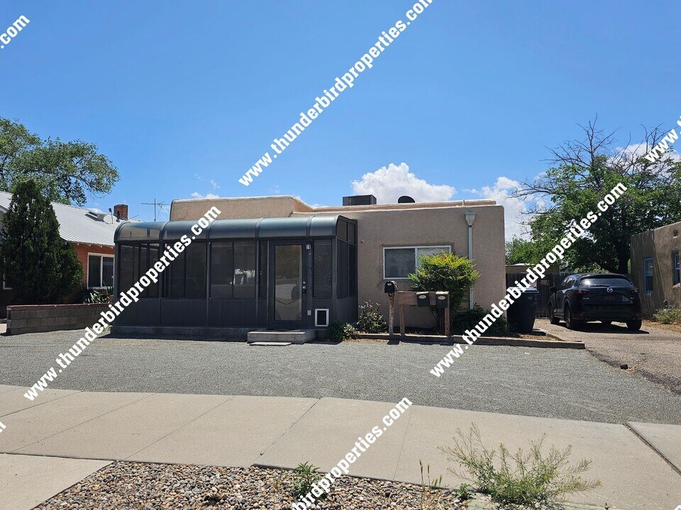 2114 Oxford Ave SE-Unit -Unit A (PG3000416) in Albuquerque, NM - Foto de edificio